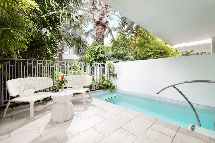 H2O Suites - Adults Only