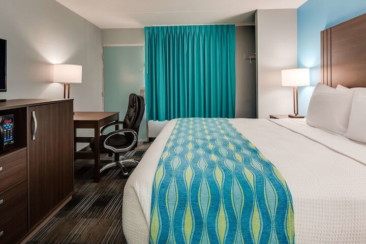 Room 10 of 18