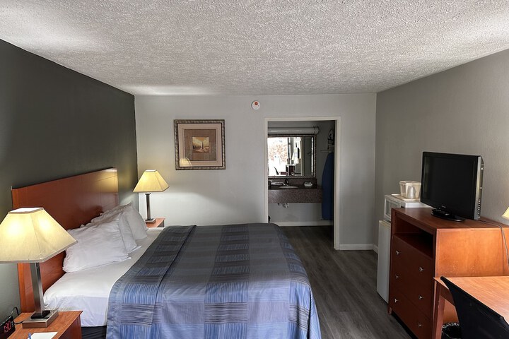 Room 11 of 37