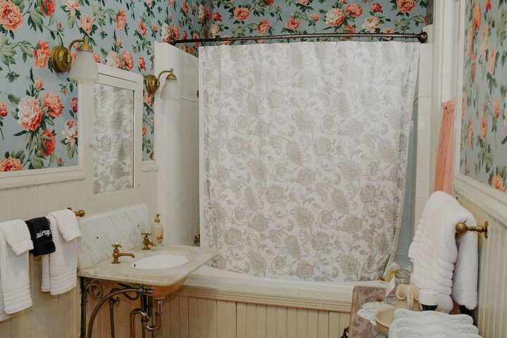 Room 43 of 76