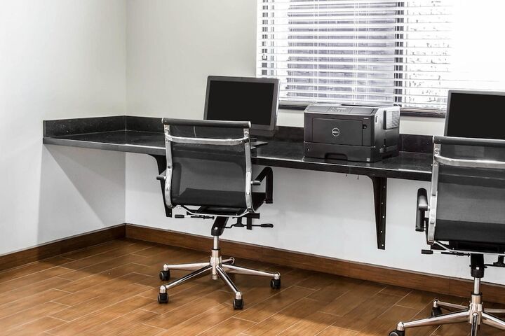 Business Center 61 of 61