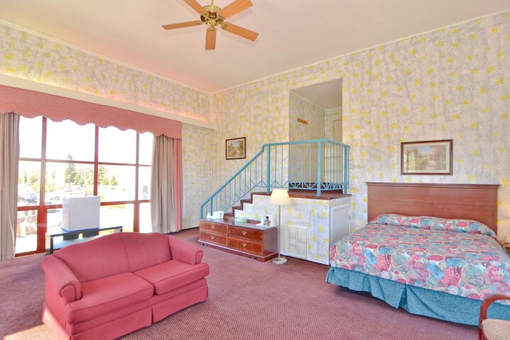 Room 10 of 14