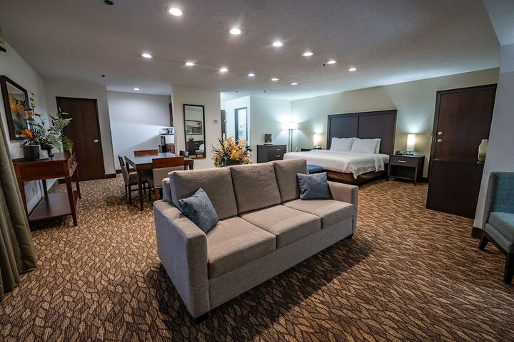 Christopher Inn and Suites
