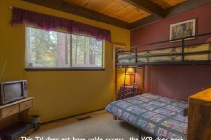 Conveniently Located Tahoe Home for 10 by RedAwning