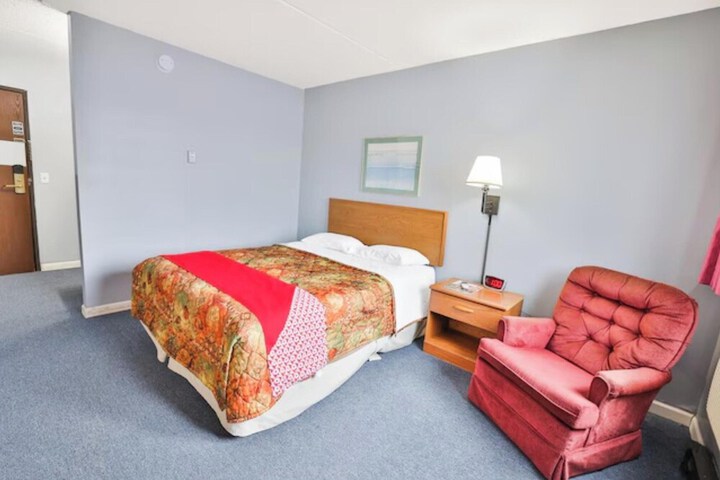 OYO Hotel Pipestone MN Canterbury Park