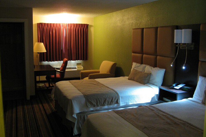 Room 6 of 27