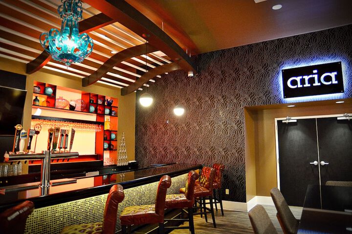 Lounge 53 of 65
