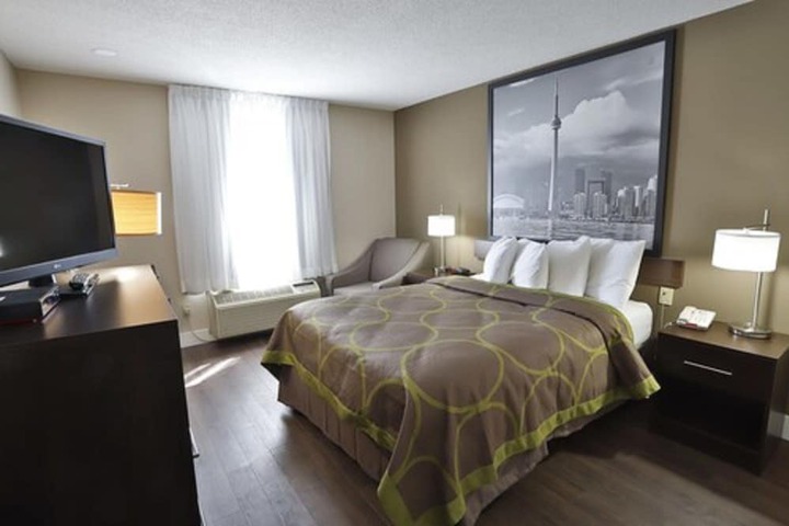Super 8 by Wyndham Ajax / Toronto On