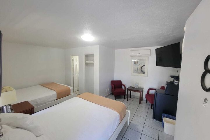 Room 9 of 14