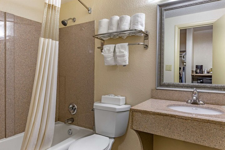 Room 21 of 36