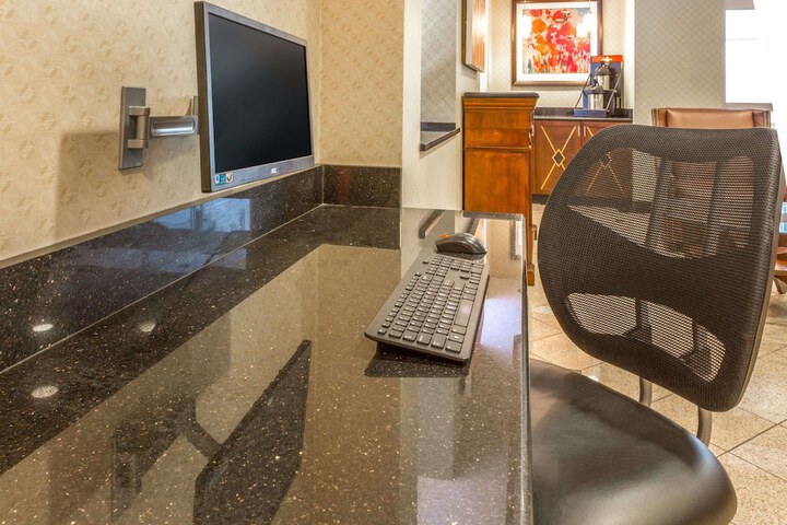 Business Center 16 of 16