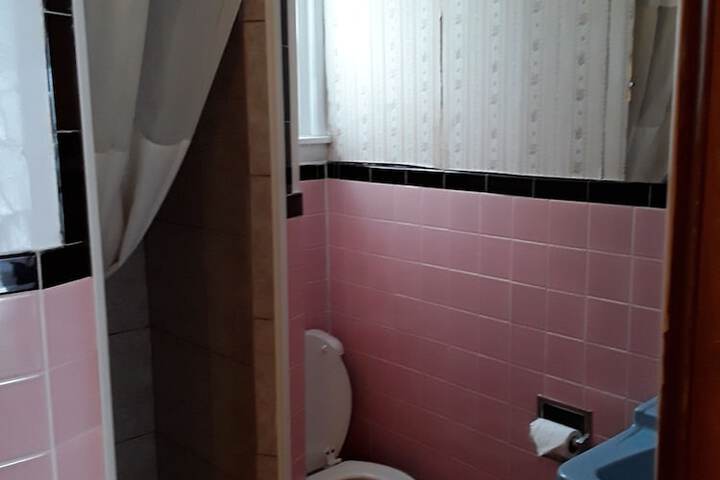 Room 4 of 8