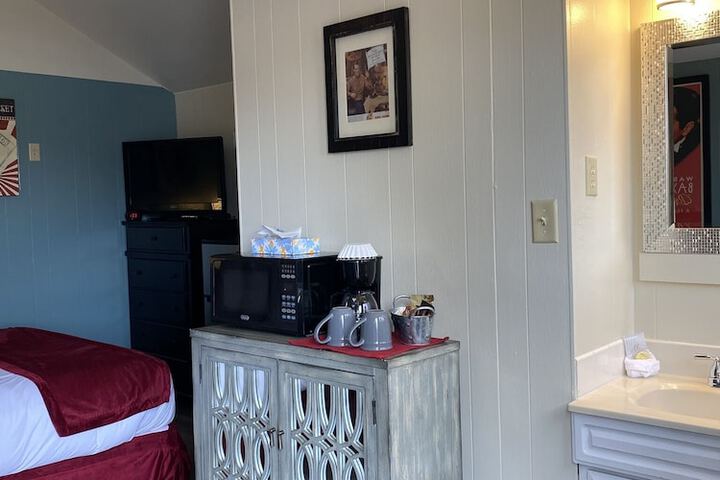 Lamplighter Cabins & Suites