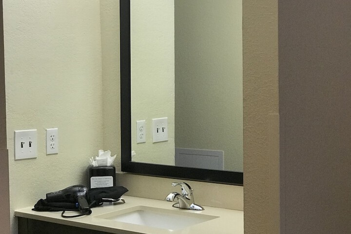 Room 18 of 38