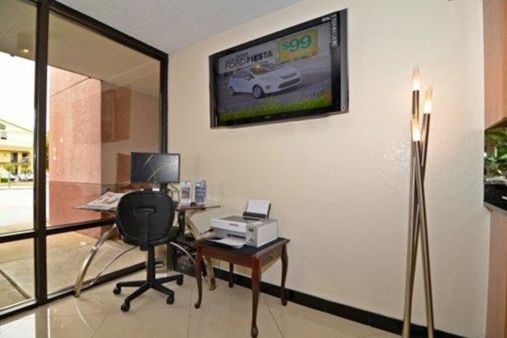 Business Center 41 of 41