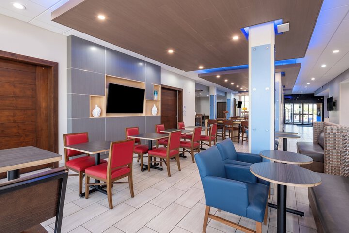Holiday Inn Express & Suites Gilbert Mesa Gateway Airport by IHG