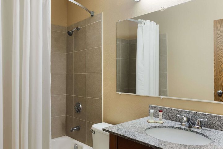 Super 8 by Wyndham Taylor / Detroit Area