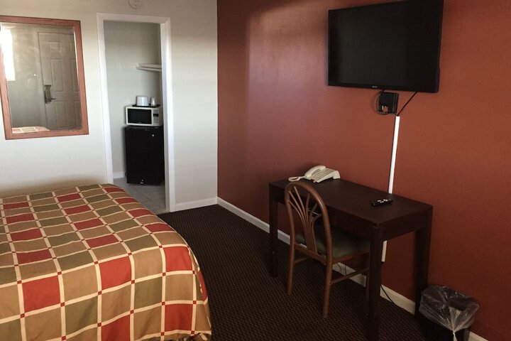 Room 9 of 14