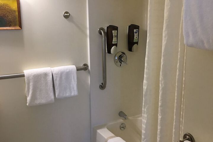 Camden Riverhouse Hotel