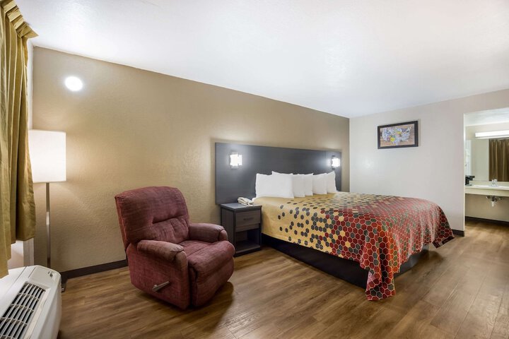 Room 25 of 36