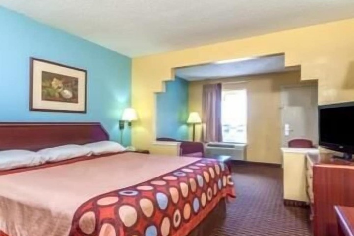 Room 15 of 34