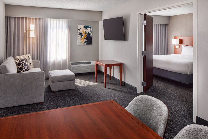 Room 16 of 40