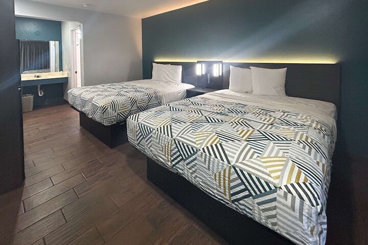 Room 7 of 10