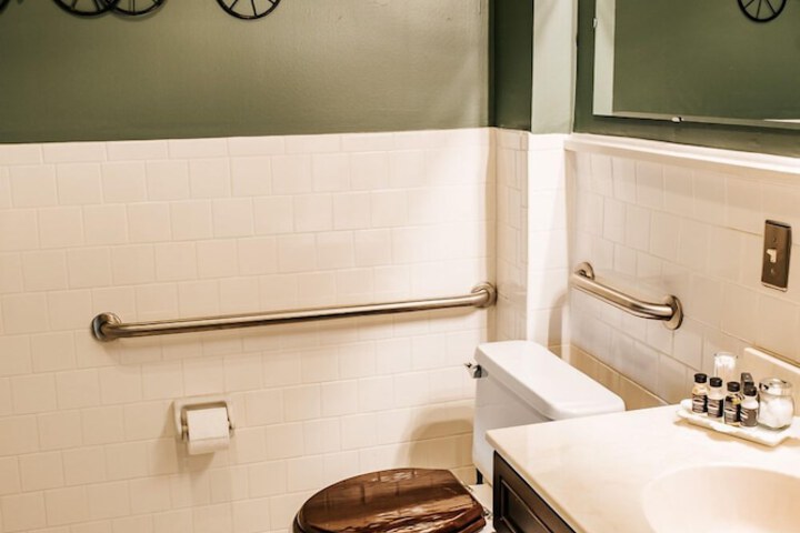 Heritage House Bed & Breakfast - Boutique Adults-Only Inn