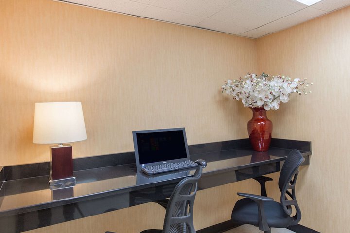 Business Center 17 of 17
