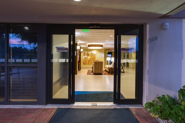 Holiday Inn Express & Suites Ft. Lauderdale N - Exec Airport by IHG