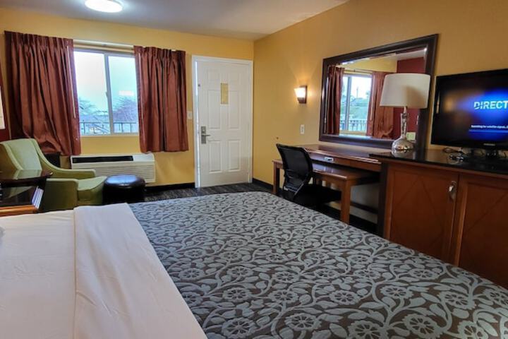 Olympic Inn & Suites
