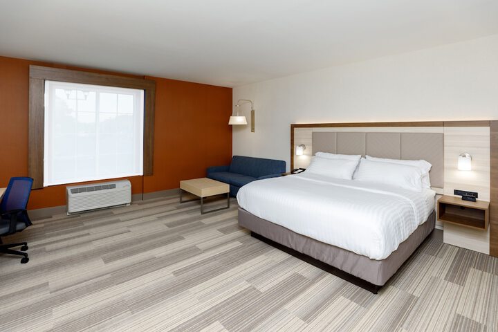 Holiday Inn Express & Suites Sturbridge by IHG