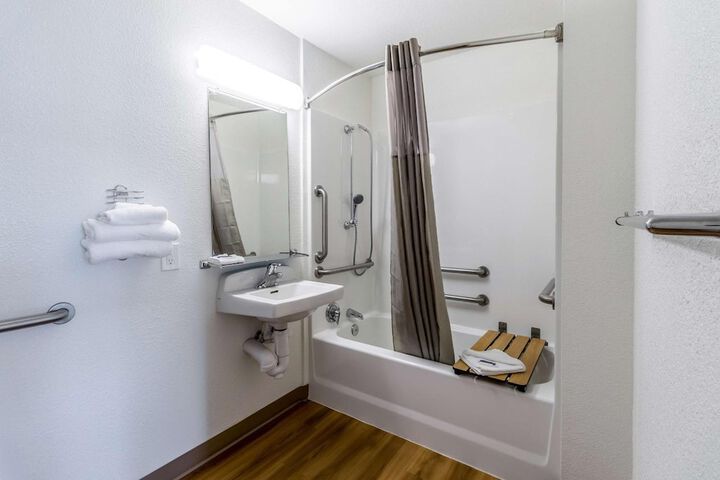 Motel 6 Kirkland WA - North Kirkland