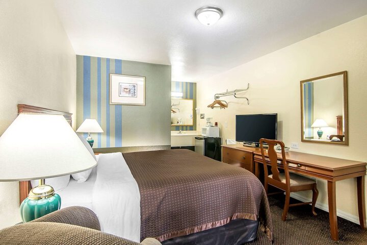 Rodeway Inn Medford South I-5