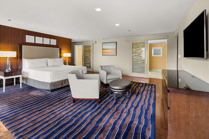 Room 32 of 137