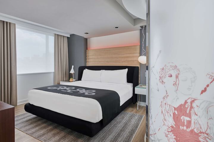 Room 32 of 94