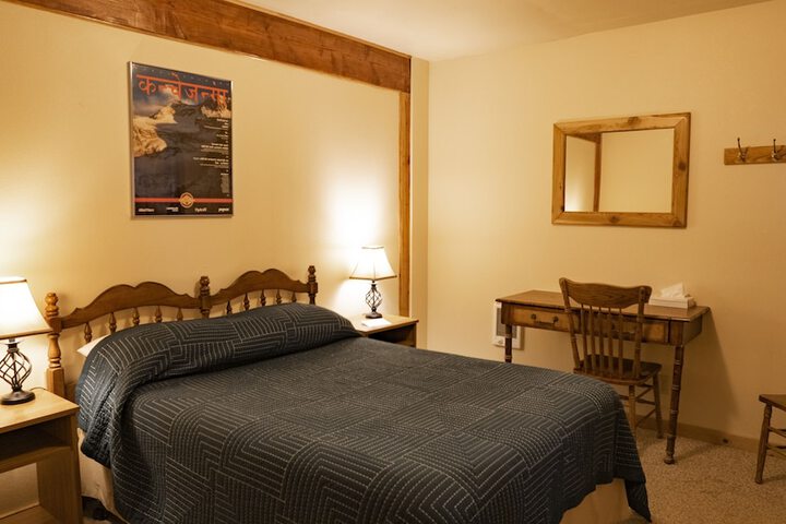 Whittakers Motel & Historic Bunkhouse