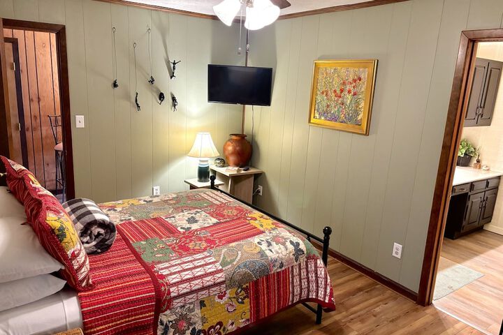 The Iris Garden Downtown Cottages and Suites
