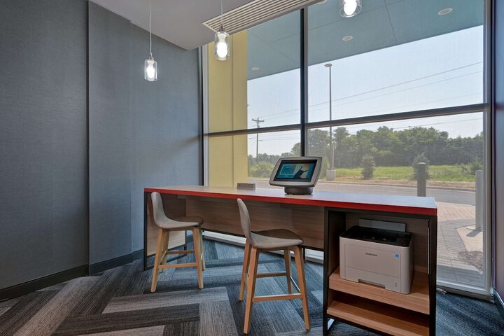 Business Center 41 of 41