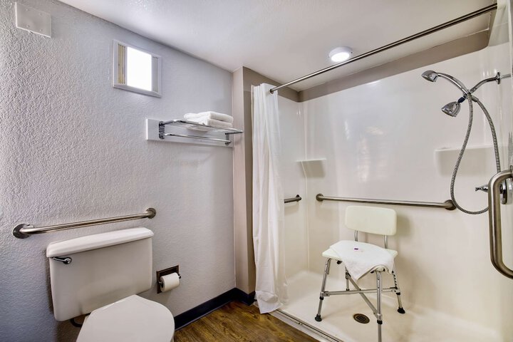 Room 9 of 26