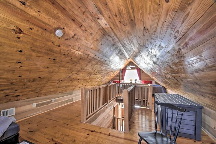 The Lake Place Cabin w / Golf Cart & Free Kayaks!