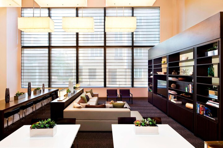 Lounge 24 of 29