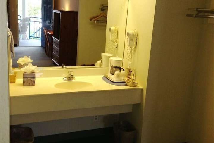 Room 16 of 44