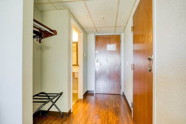 Room 21 of 27