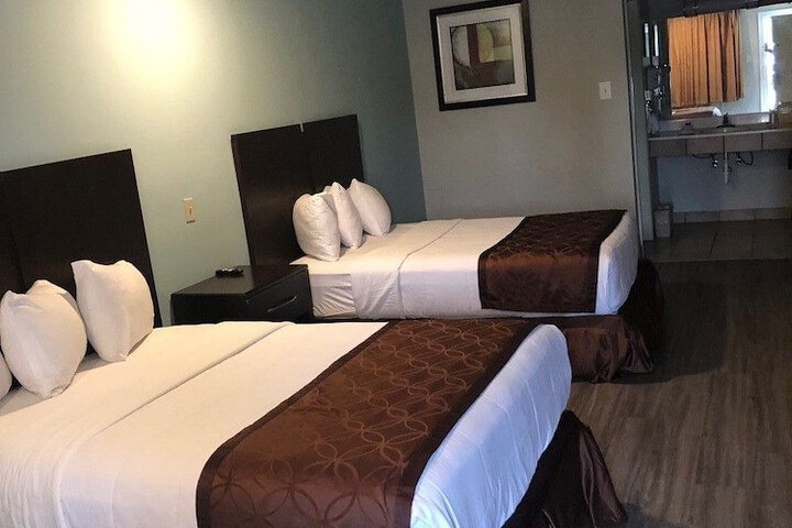 Room 9 of 16