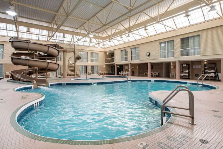 Clarion Hotel & Suites