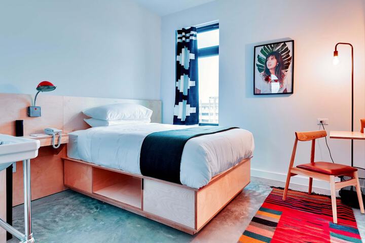 Room 15 of 32