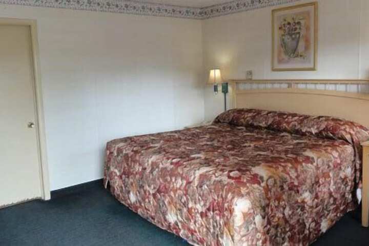 Relax Inn Elmira