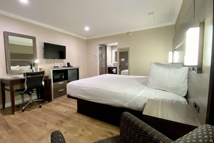 Room 30 of 35