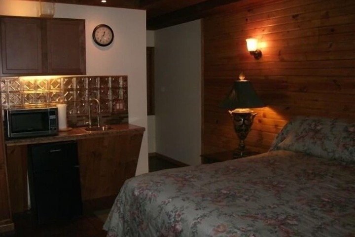 Room 33 of 38